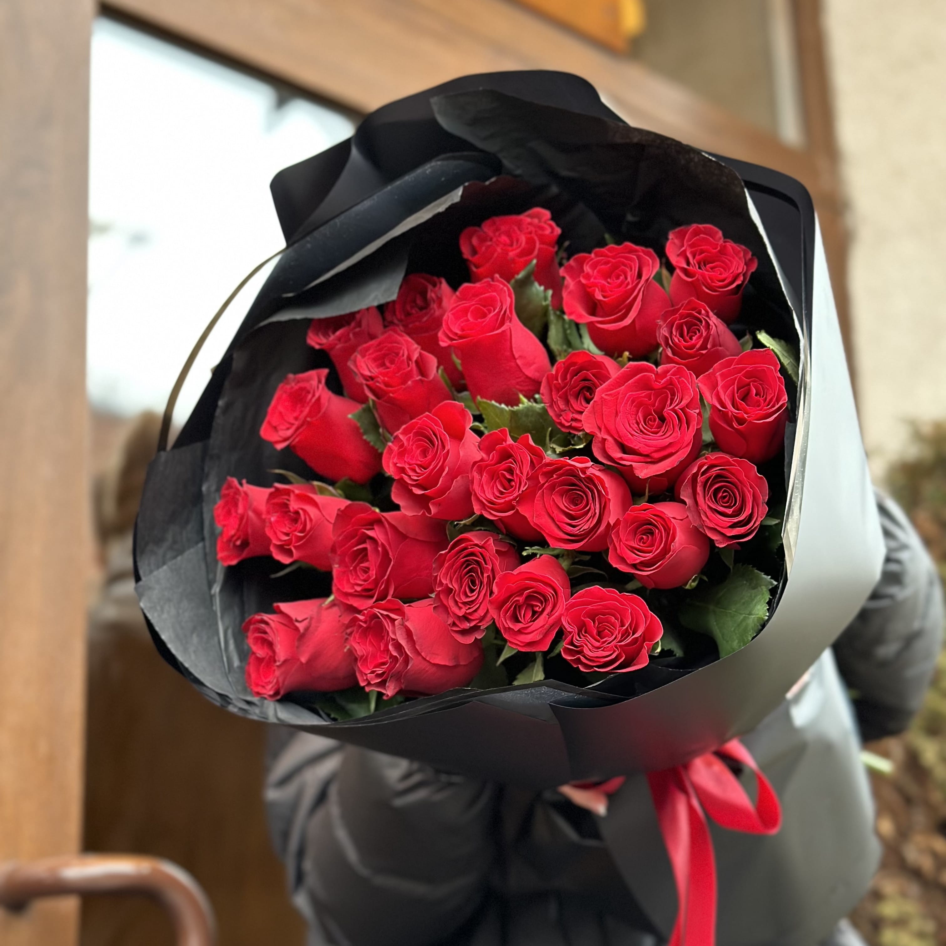 Букет роз "Черный Рыцарь" 25 роз