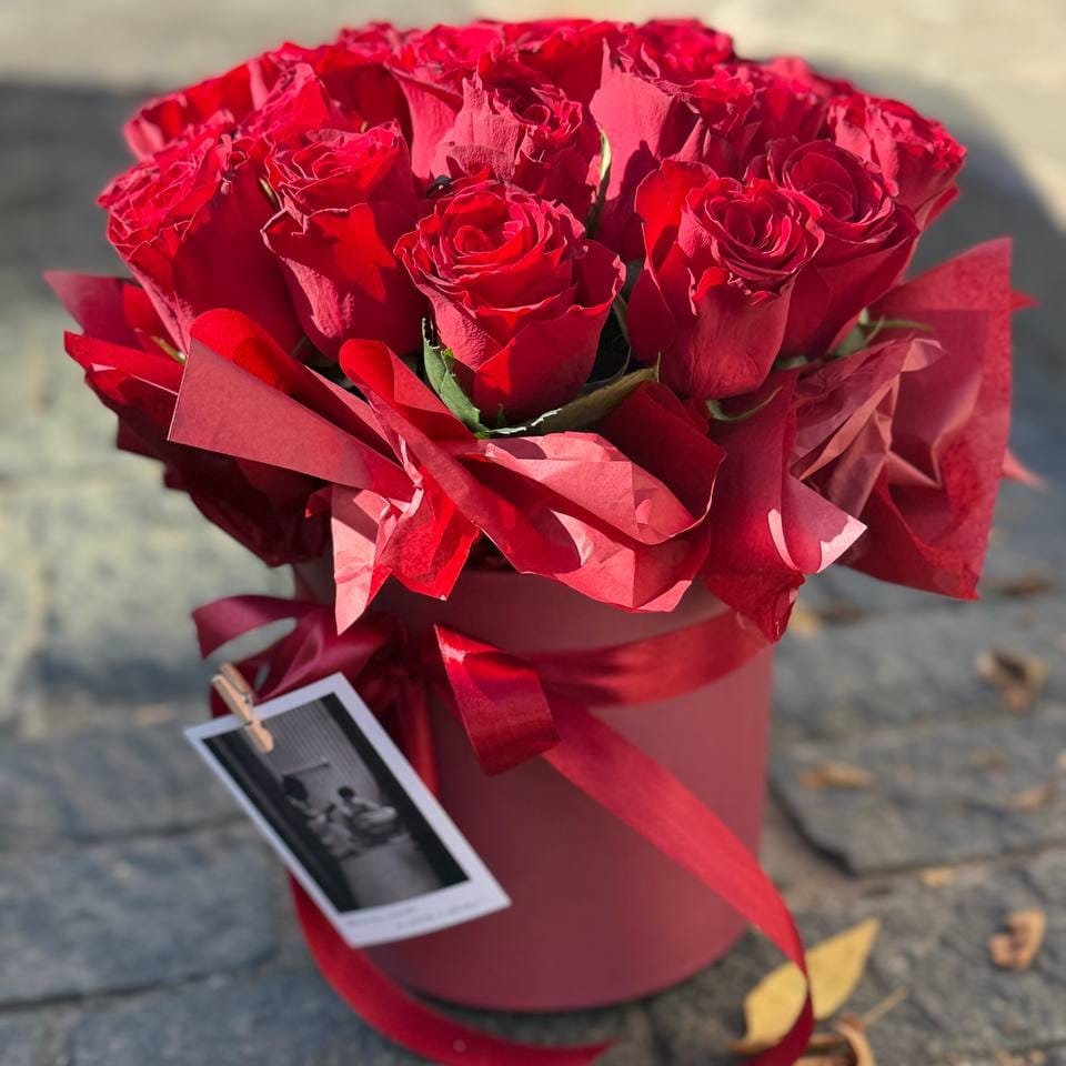 Цветы в коробке 15 роз