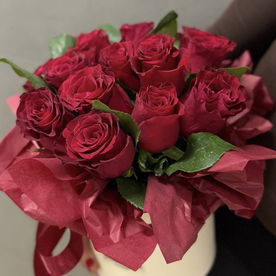 Цветы в коробке 15 роз