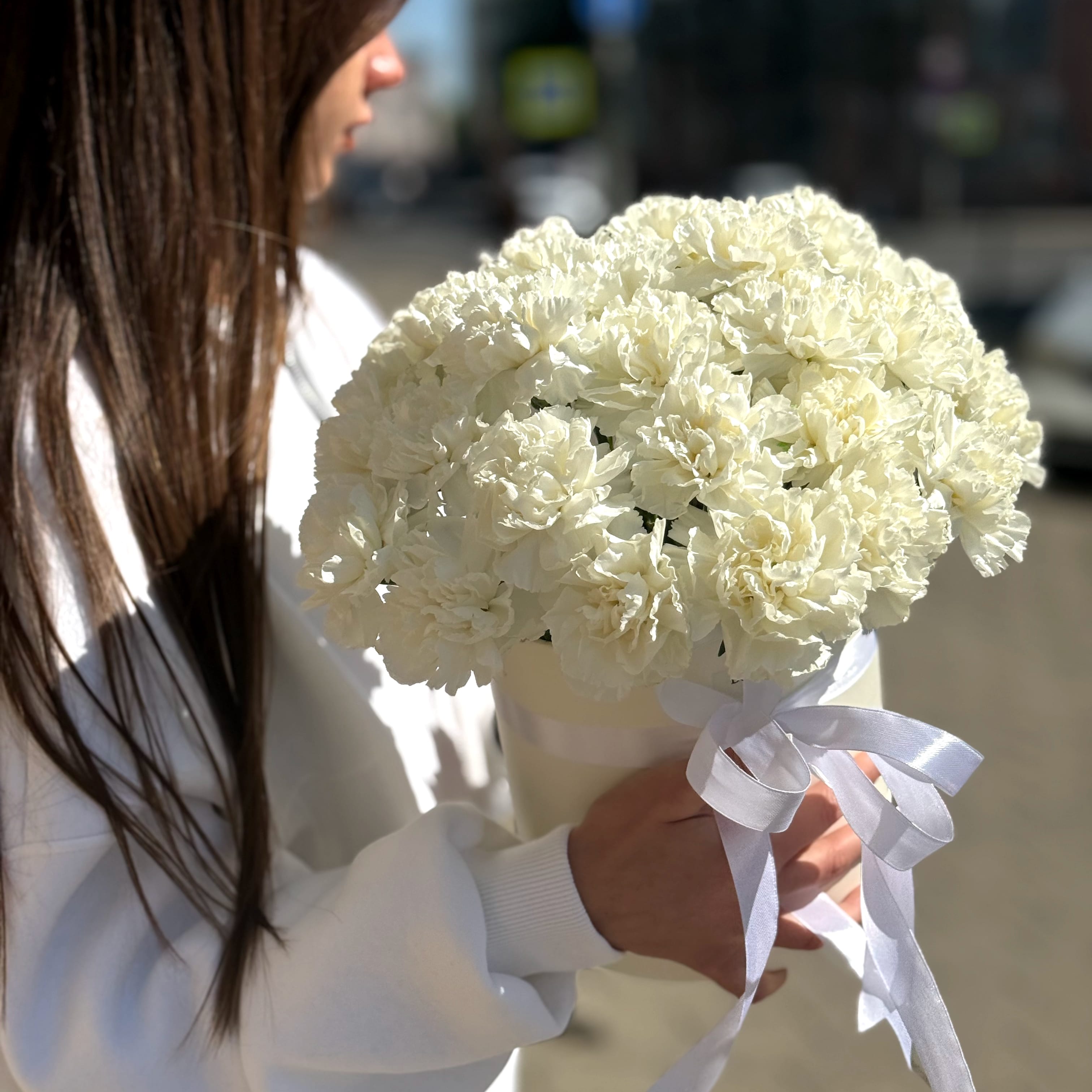 Цветы в коробке "Белое облако" (35 диантусов)