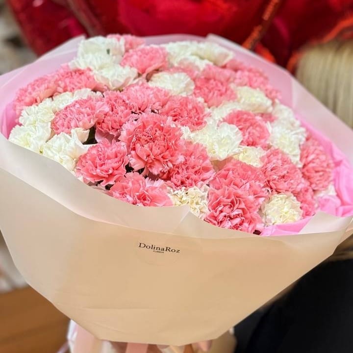 Букет из гвоздик "Максимальный бум" (51 шт)