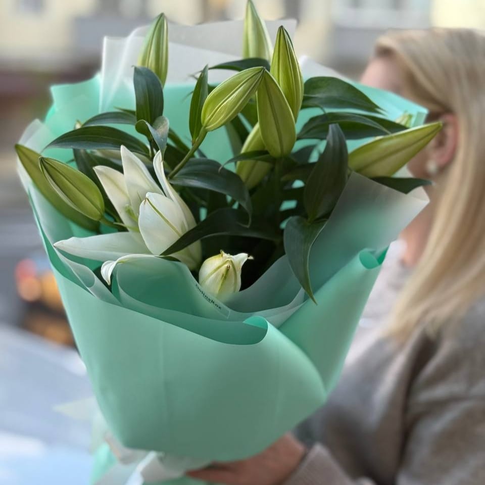 Букет из лилий "Голубая бездна" 3 шт