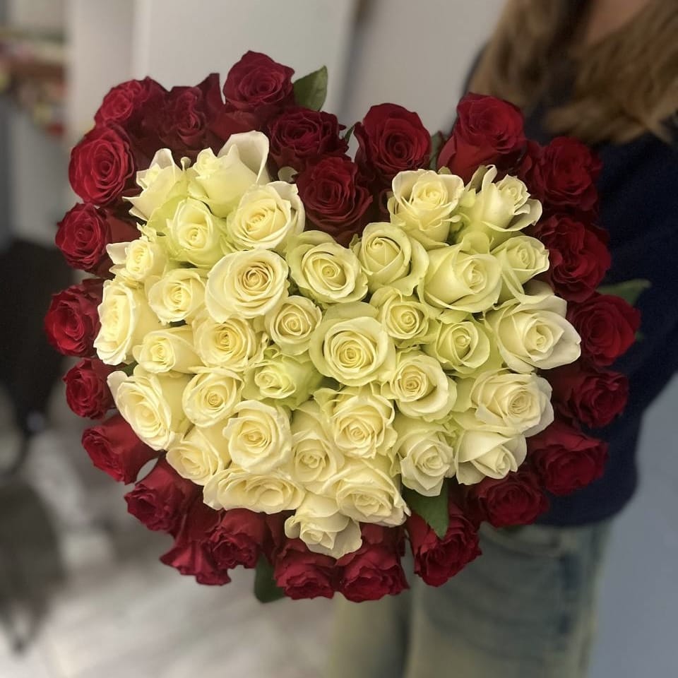 Букет роз "Сердце" 51 роза