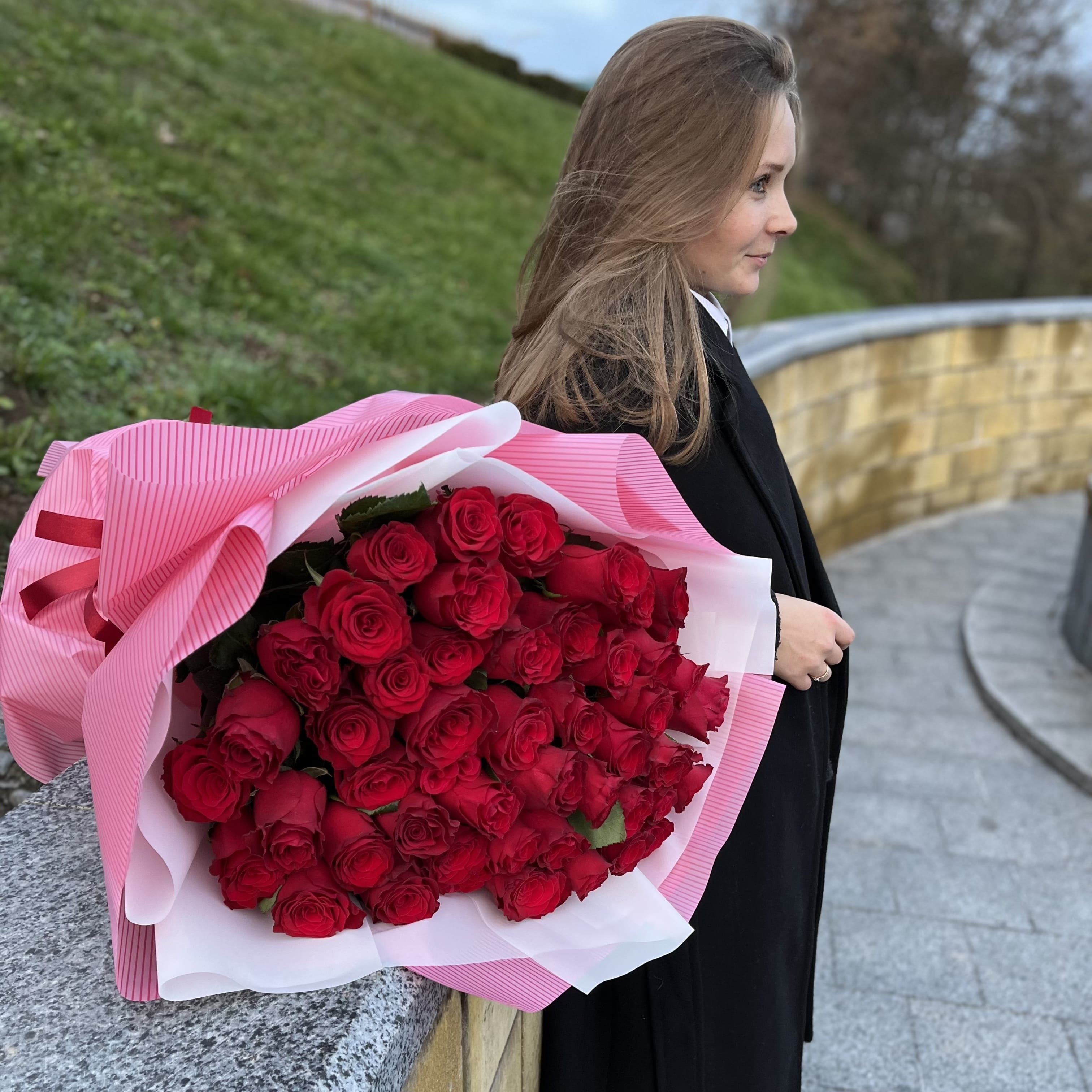 Букет роз "Сочный" 51 роза