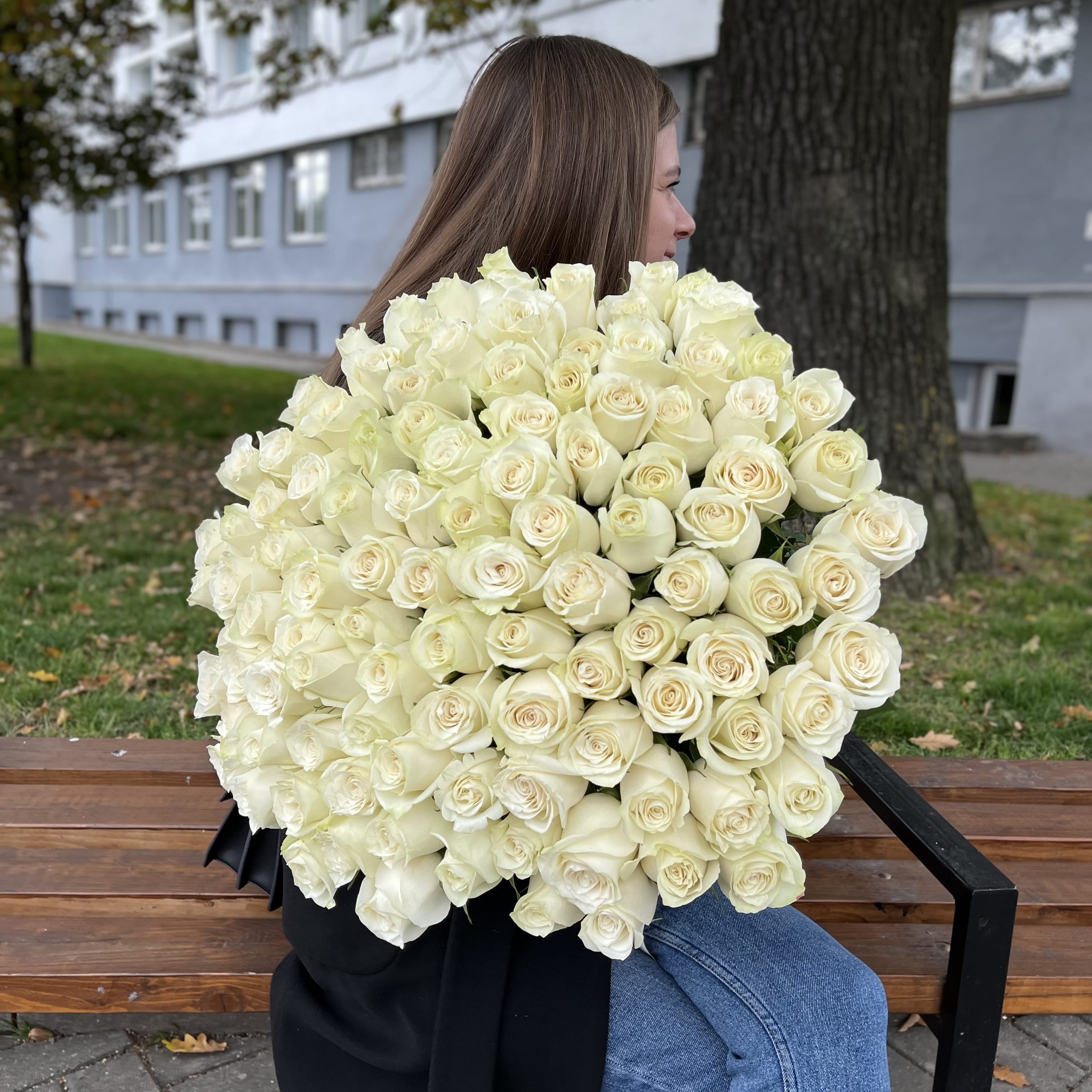 Букет роз "Белый Шик" 101 роза