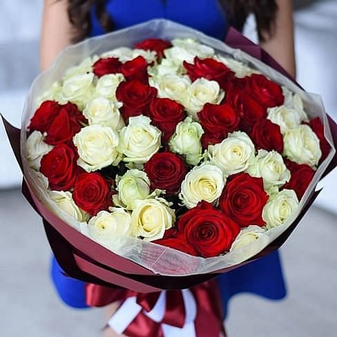 Букет цветов "Красно-Белый" 51 роза