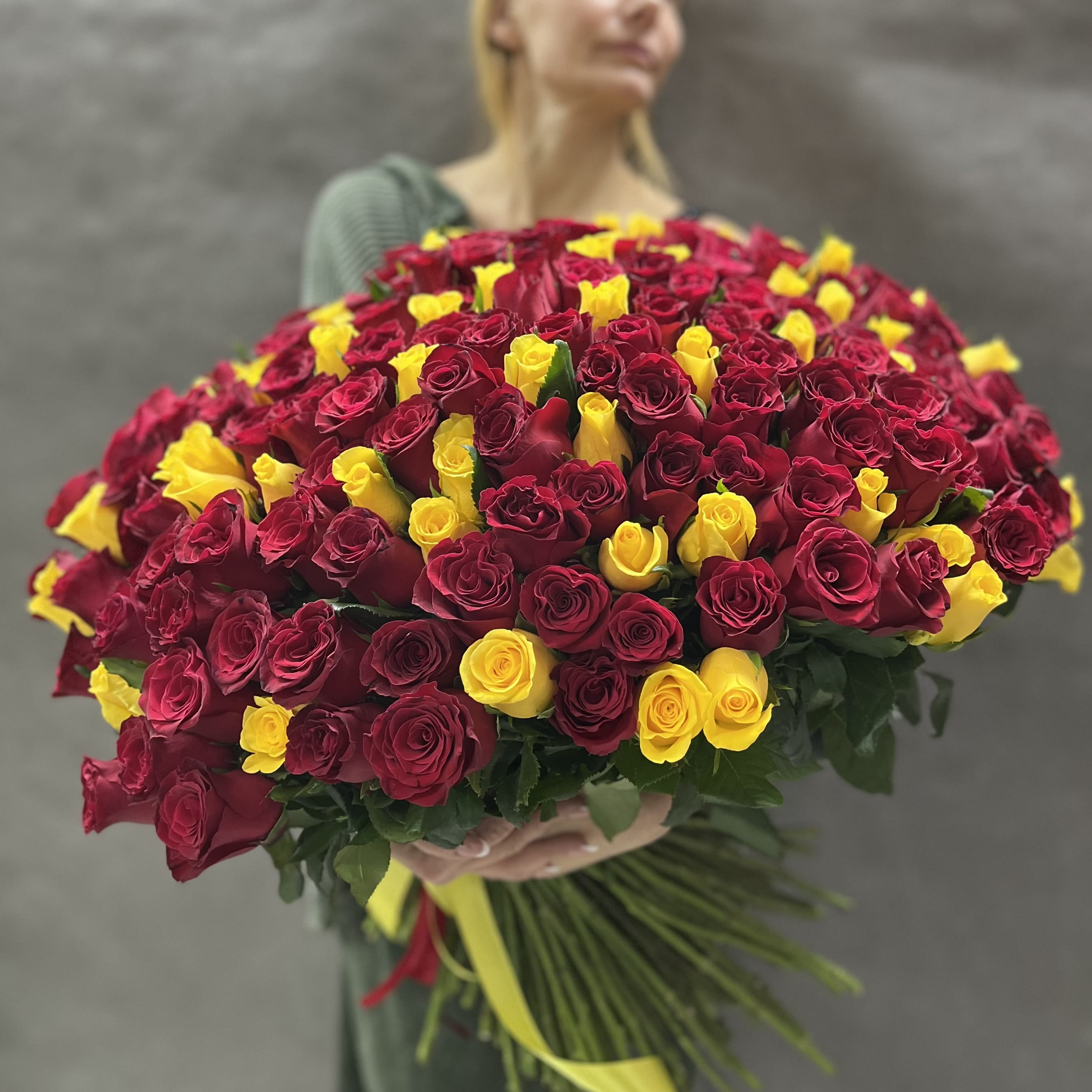Букет роз "Необъятный" 201 роза