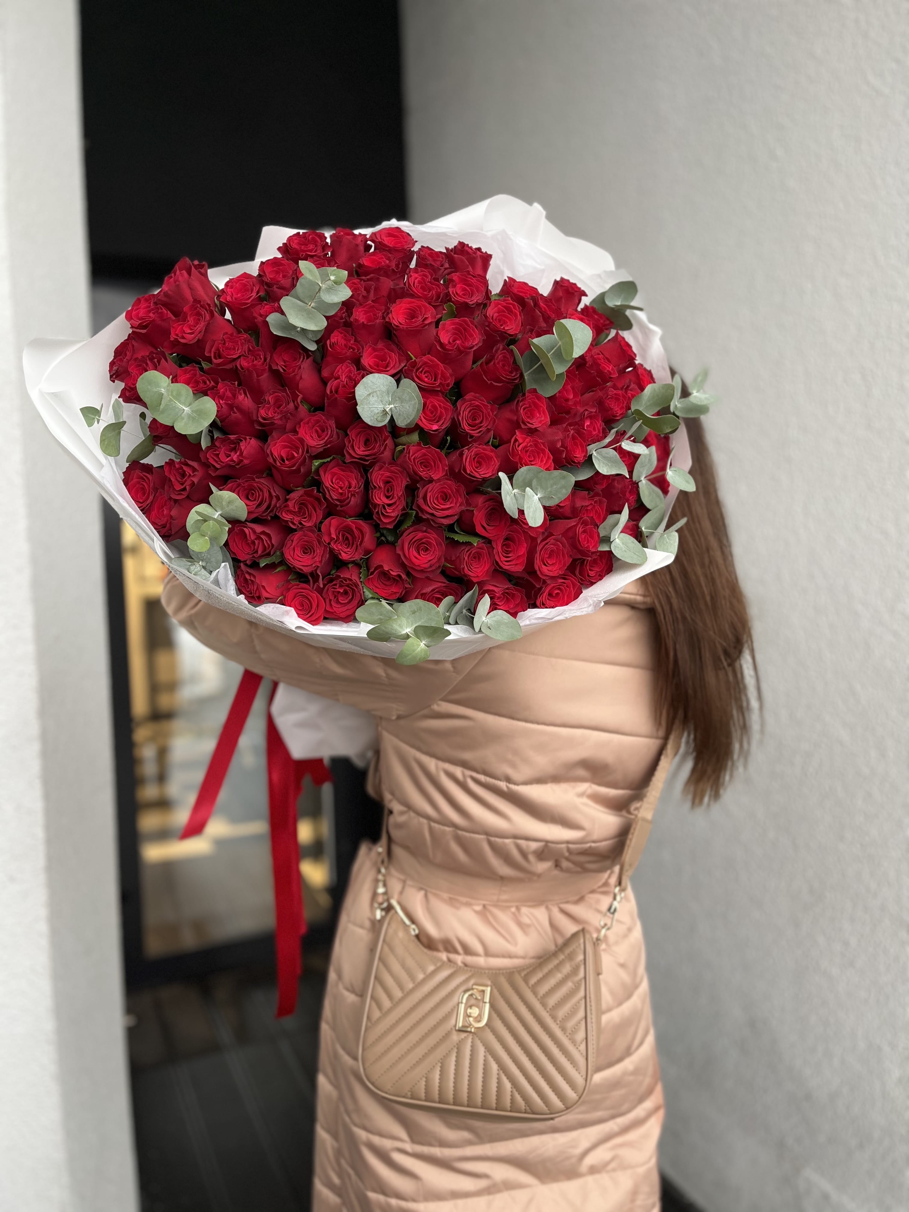 Букет роз "Шикардос" 101 роза