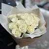Букет роз «Белые в крафте» 15 роз