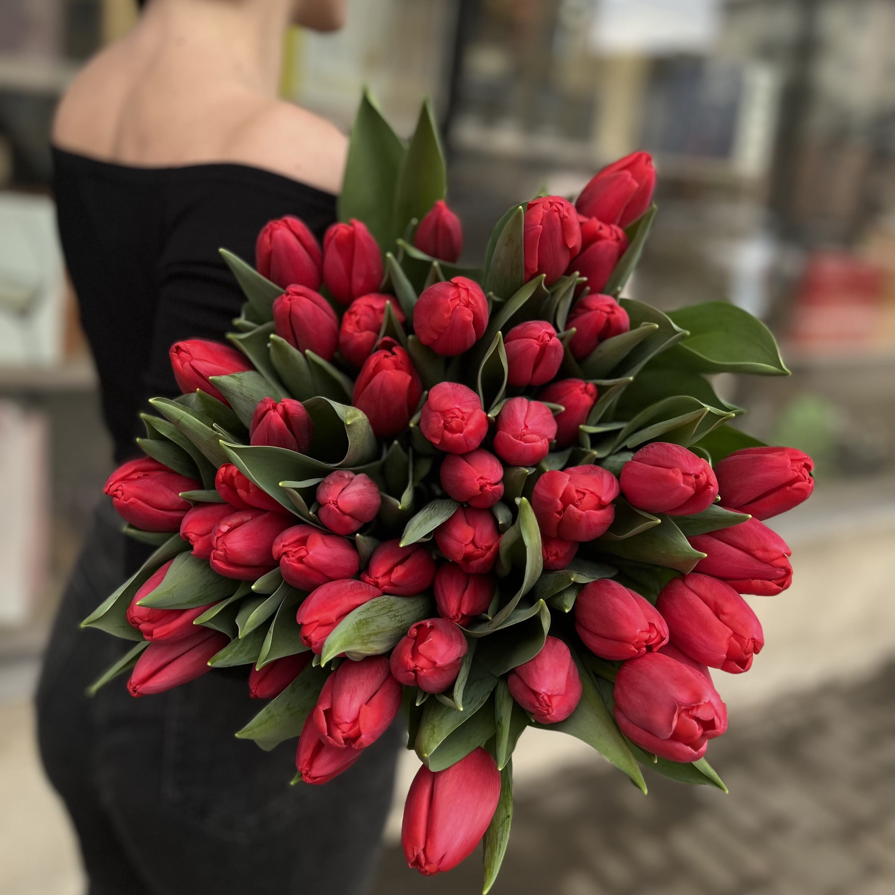 Букет тюльпанов "Красный акцент" 41 шт.