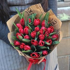 Букет тюльпанов "Красный стиль"