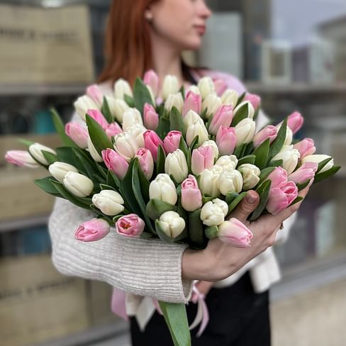 Букет тюльпанов "Великолепный" 61 шт.