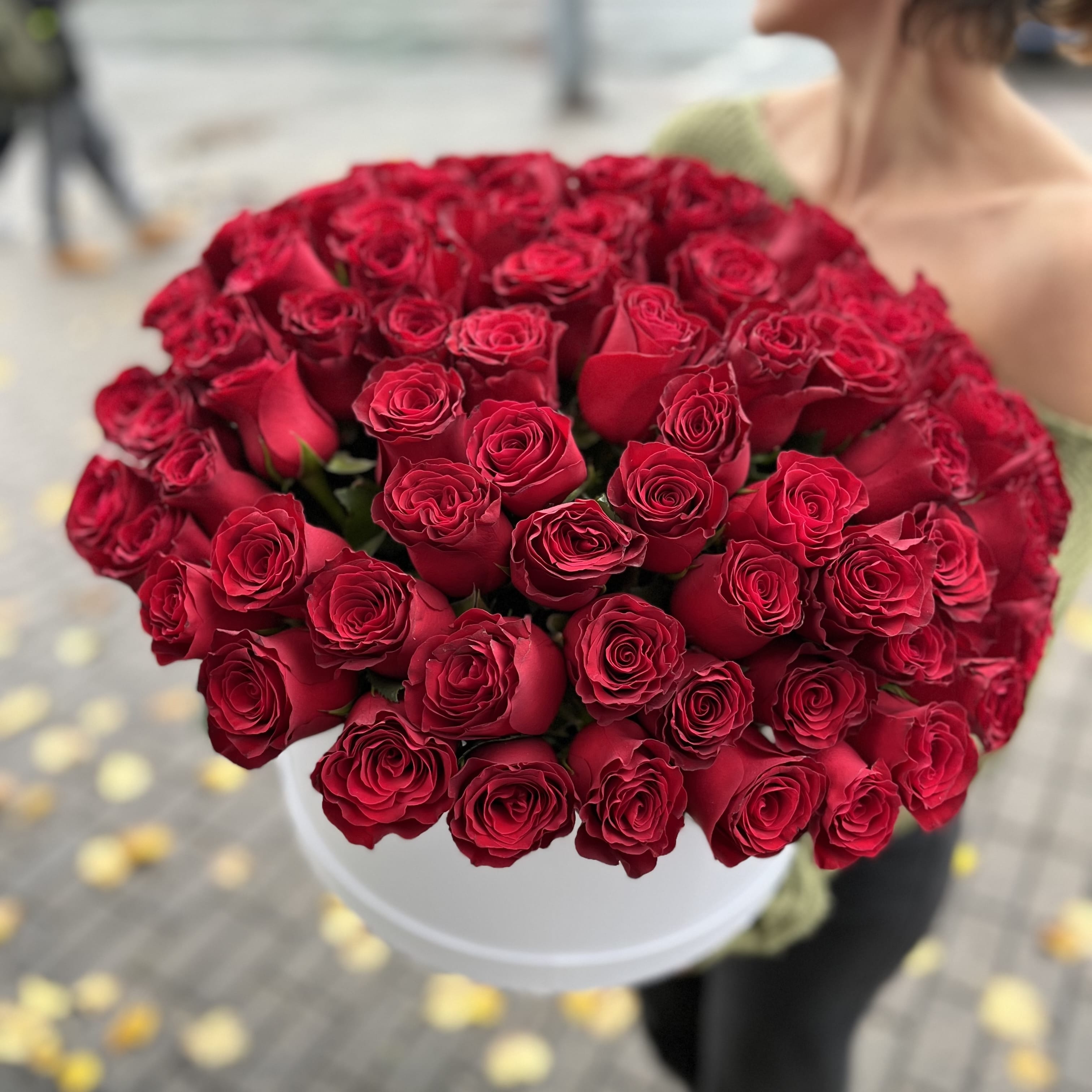 Цветы в коробке "Бордовый вечер" 101 роза