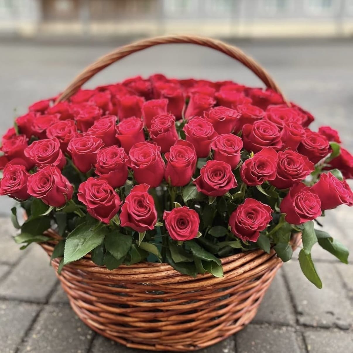 Корзина роз "Весенний день" 101 роза