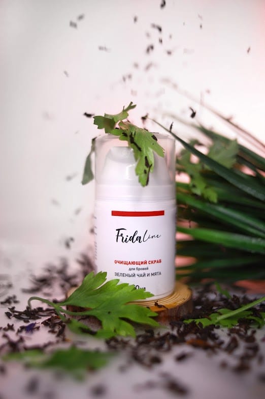 Очищающий скраб для бровей Frida Line Зелёный чай и мята (вакуумный диспенсер)