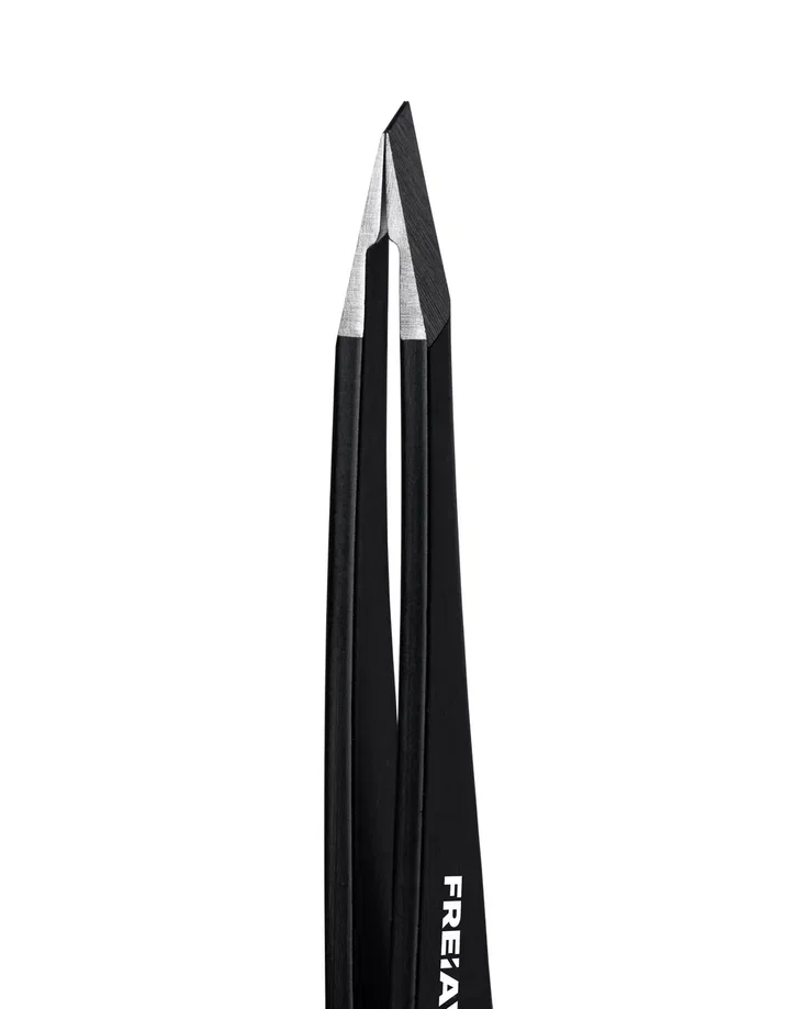 Пинцет для бровей скошенный ручная заточка Frei Aviver Black