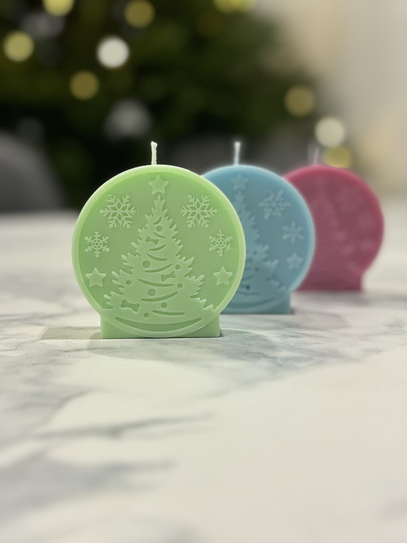 Свеча новогодняя Шар с елкой