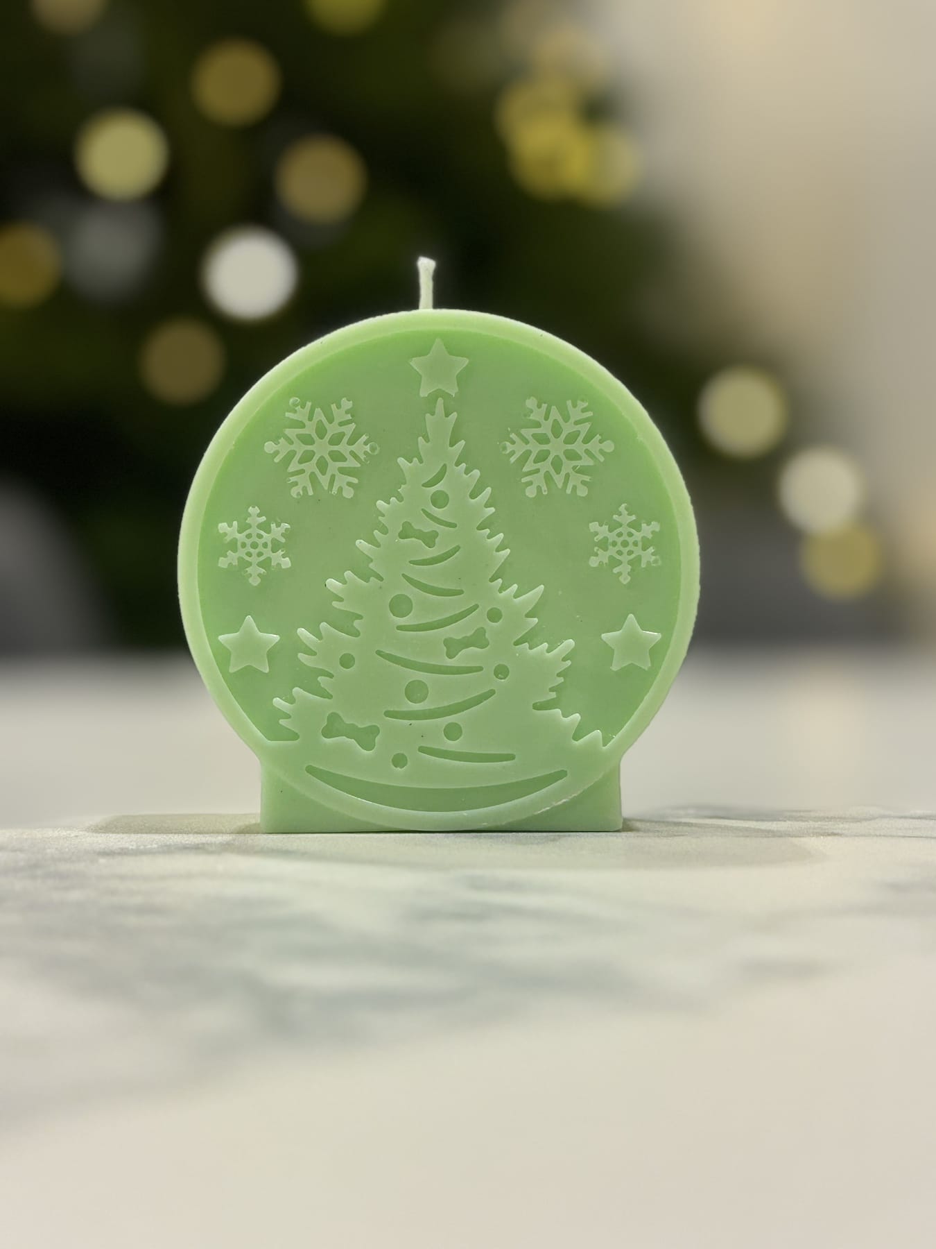 Свеча новогодняя Шар с елкой