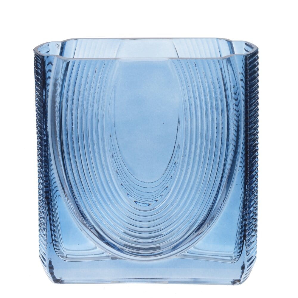Ваза из голубого стекла.
