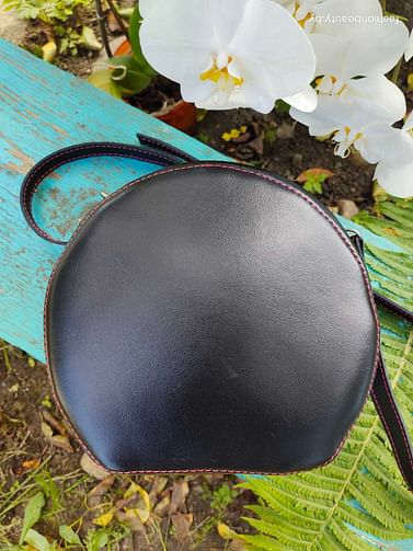 Женская сумка круглой формы из натуральной кожи модель 474 (черный)