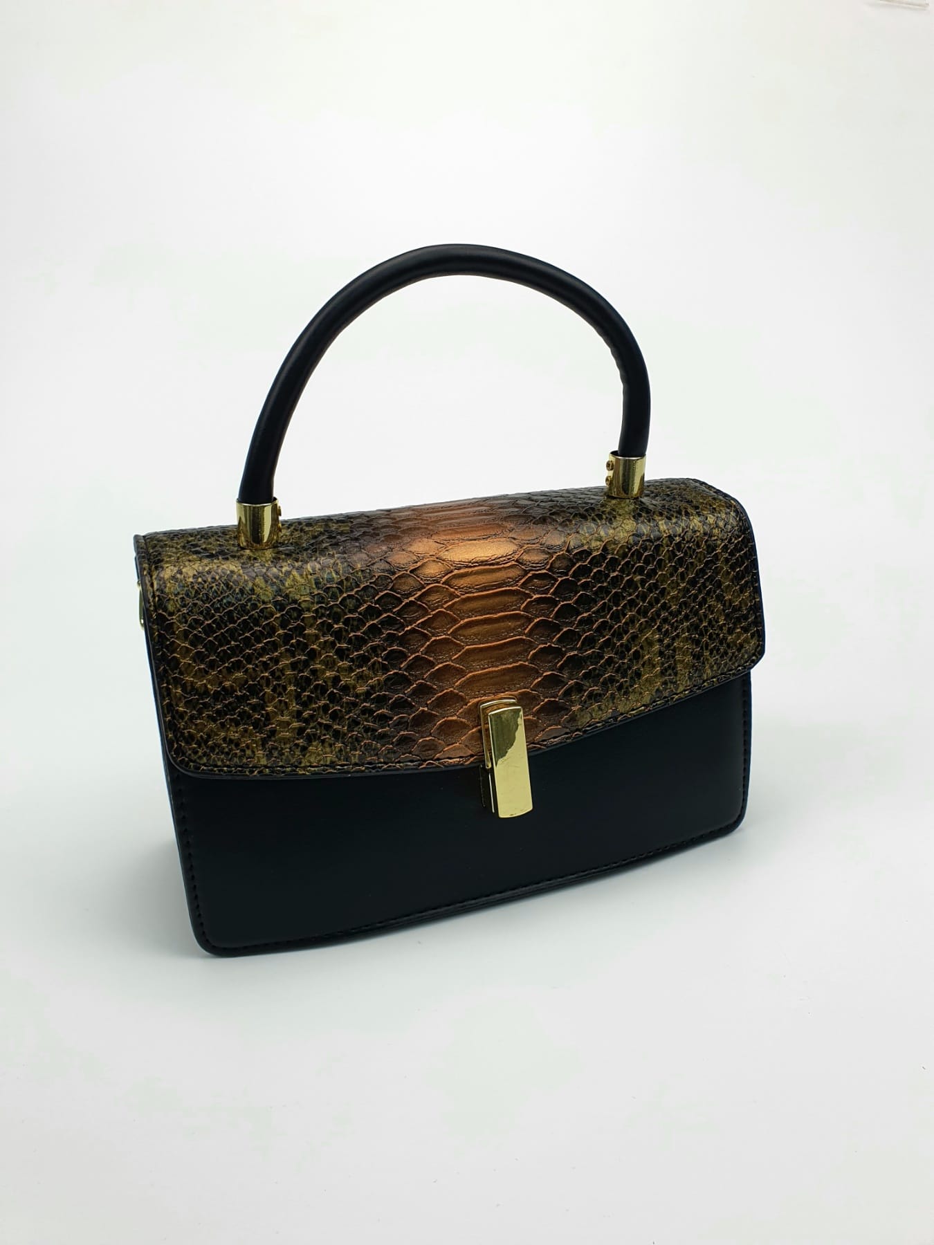 Сумка женская модель 865 (черный / бронза)