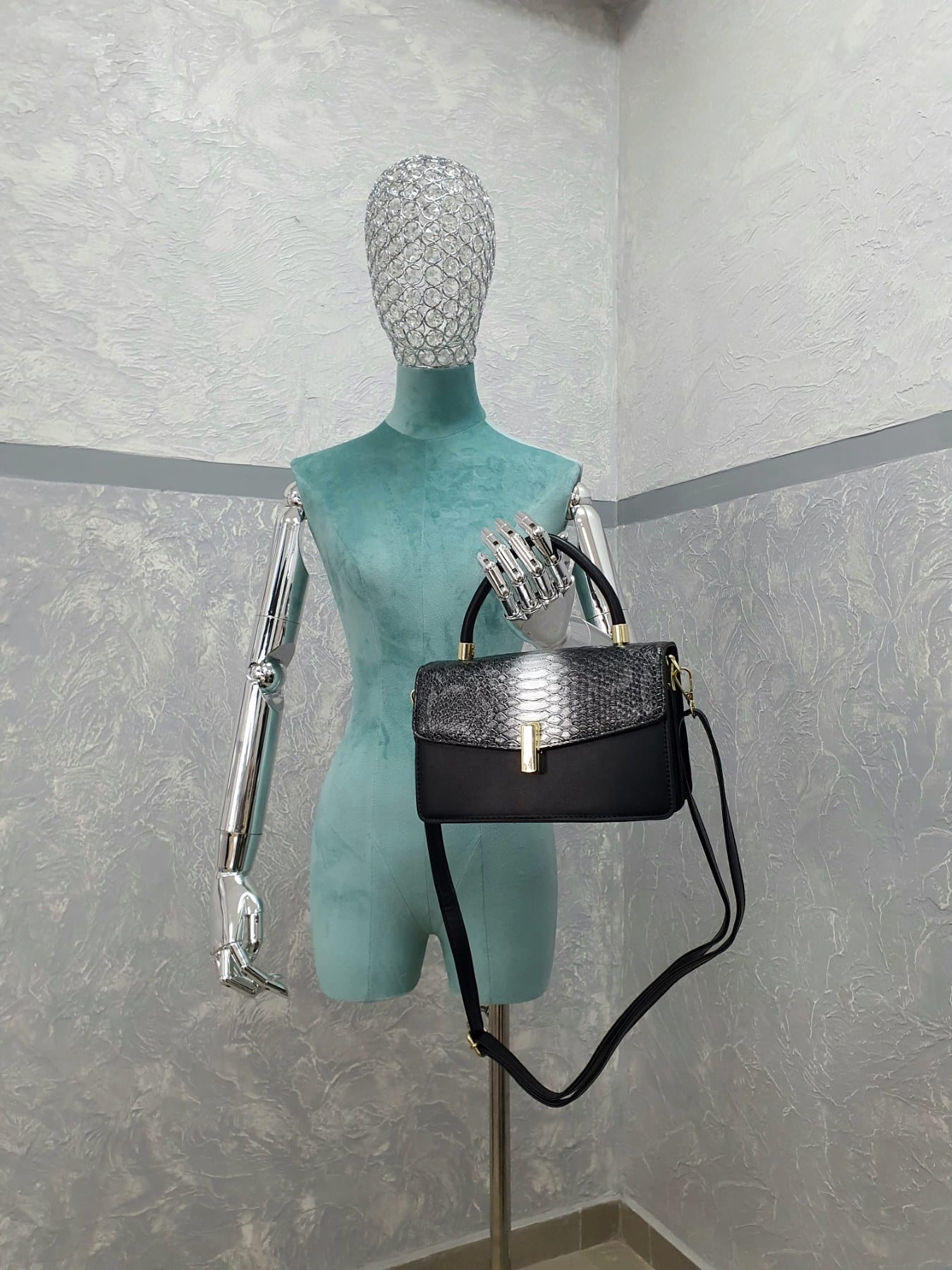 Сумка женская модель 865 (черный / серебро)