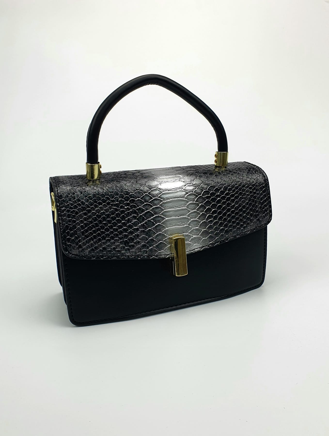 Сумка женская модель 865 (черный / серебро)