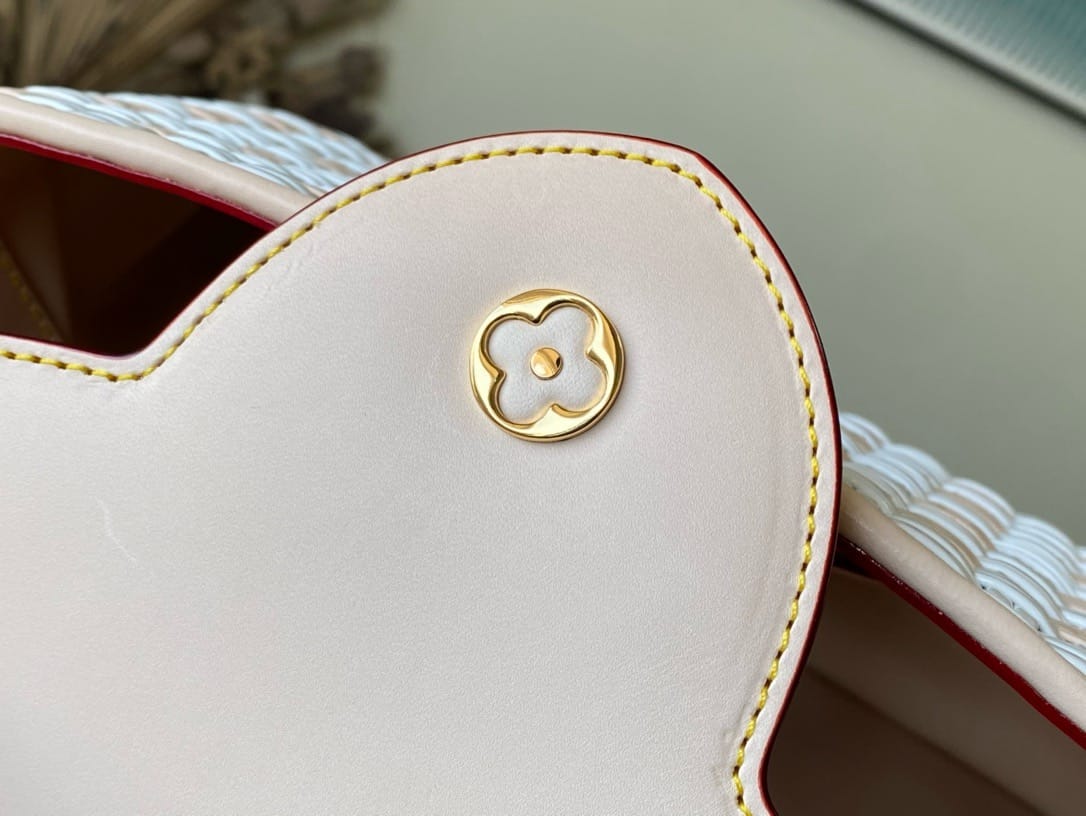 Capucines 31cm Louis Vuitton M23083