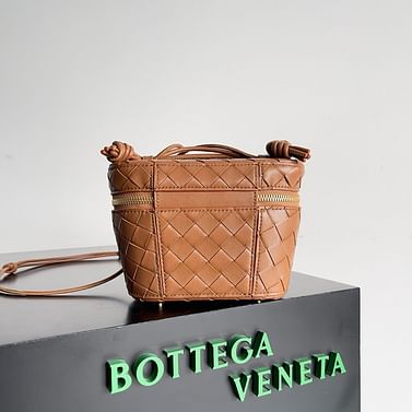 Mini Intrecciato Vanity Case Bottega Veneta 743551.5