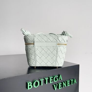 Mini Intrecciato Vanity Case Bottega Veneta 743551.4
