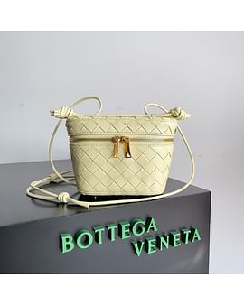Mini Intrecciato Vanity Case Bottega Veneta 743551.2