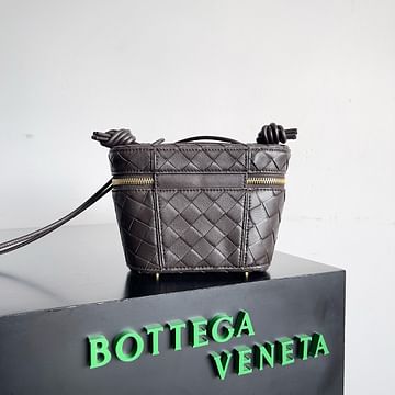 Mini Intrecciato Vanity Case Bottega Veneta 743551.1