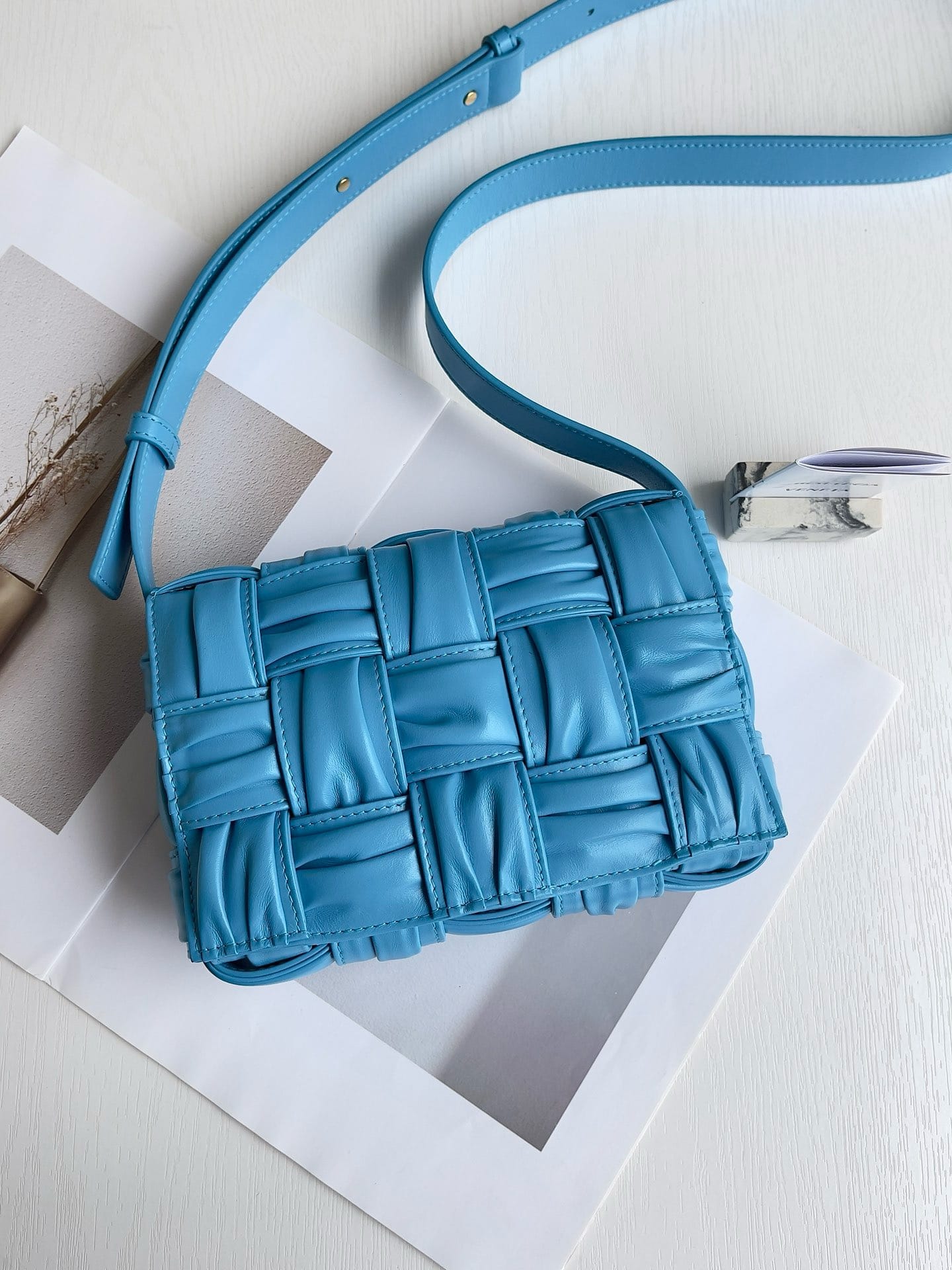 Cassette 25cm Bottega Veneta 717089.4