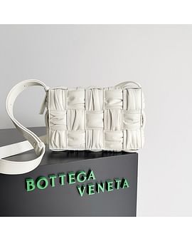 Cassette Bottega Veneta 717089.3