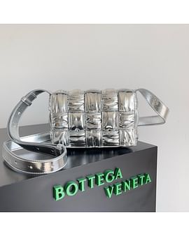Cassette Bottega Veneta 736253.3