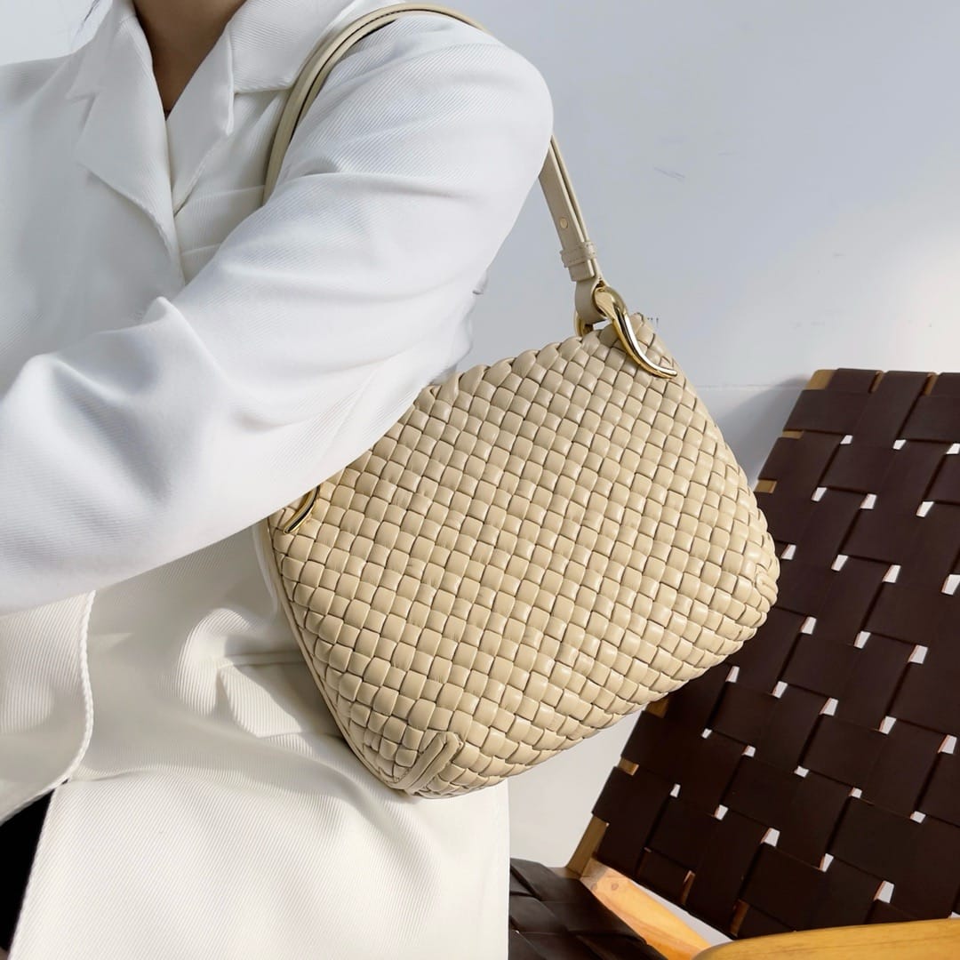 Clicker 28cm Bottega Veneta 730968.2