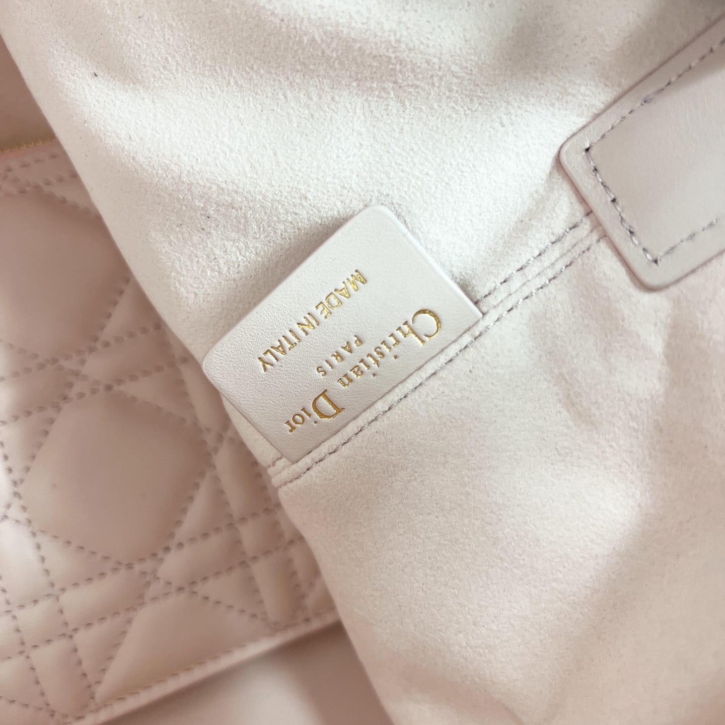 Toujours Dior P202308880138.5
