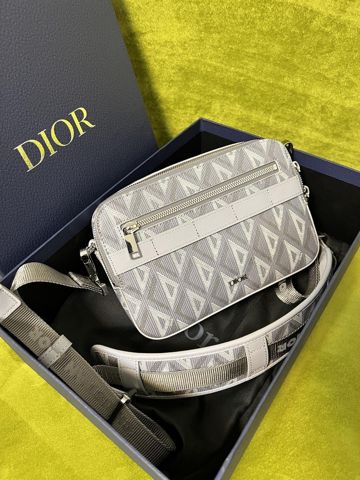 Camera Bag Dior P63727088