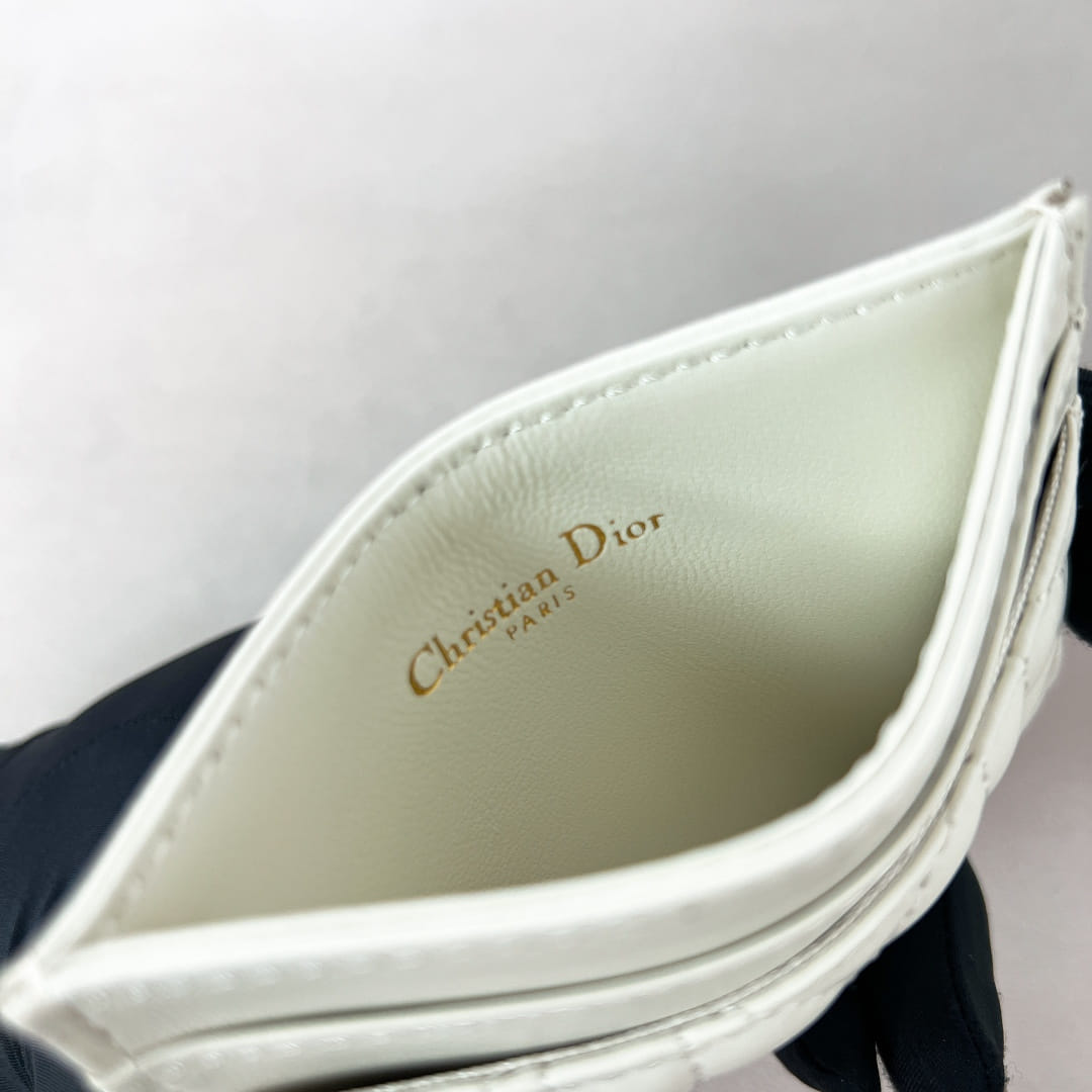 Caro Freesia Dior P6271827020.10