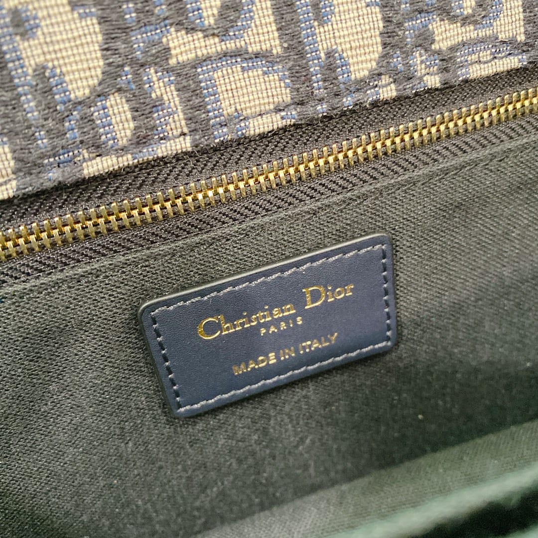 30 Montaigne Dior P3987080700090.3