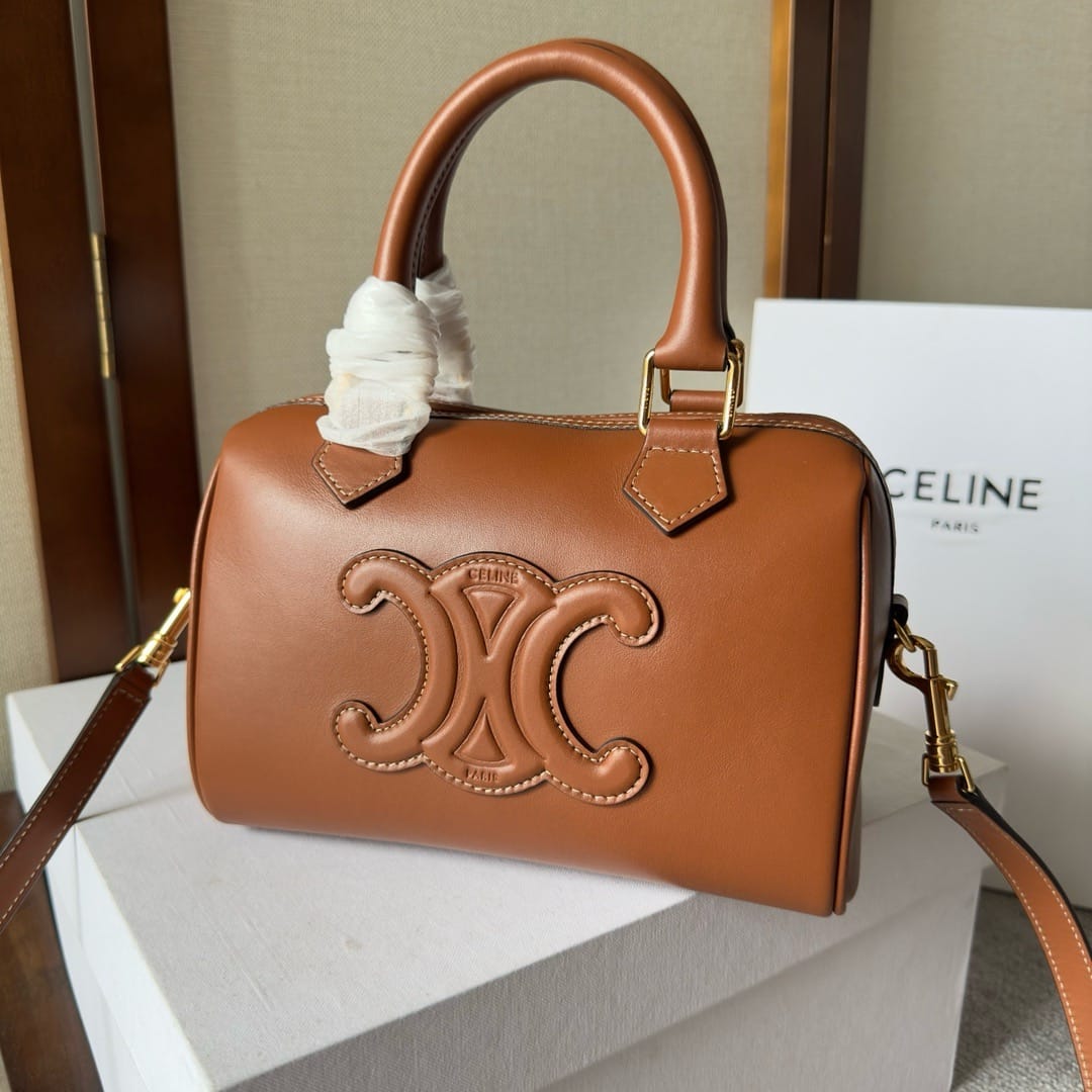 22 Celine 97582