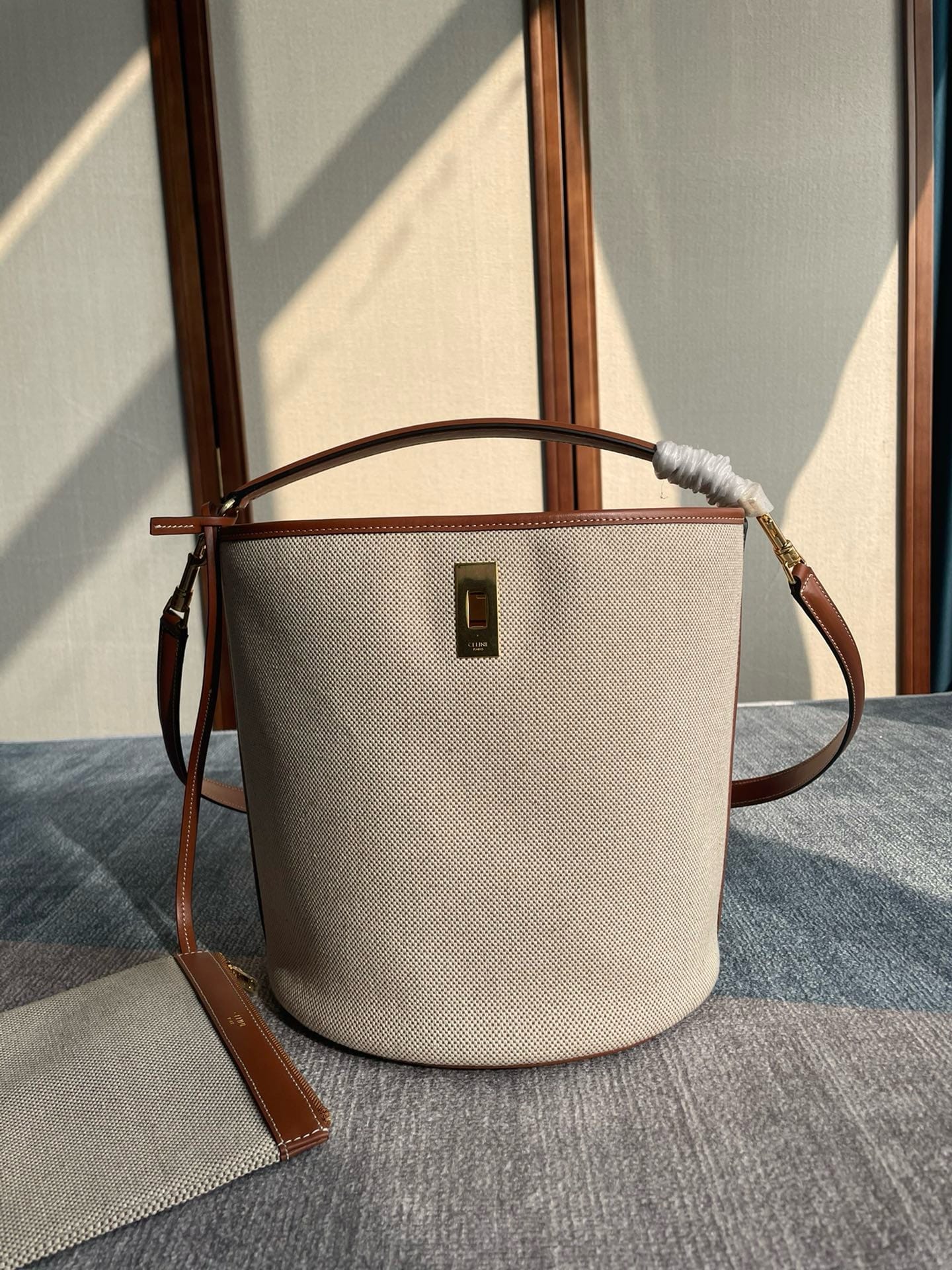 Bucket 16 Celine 195573.3