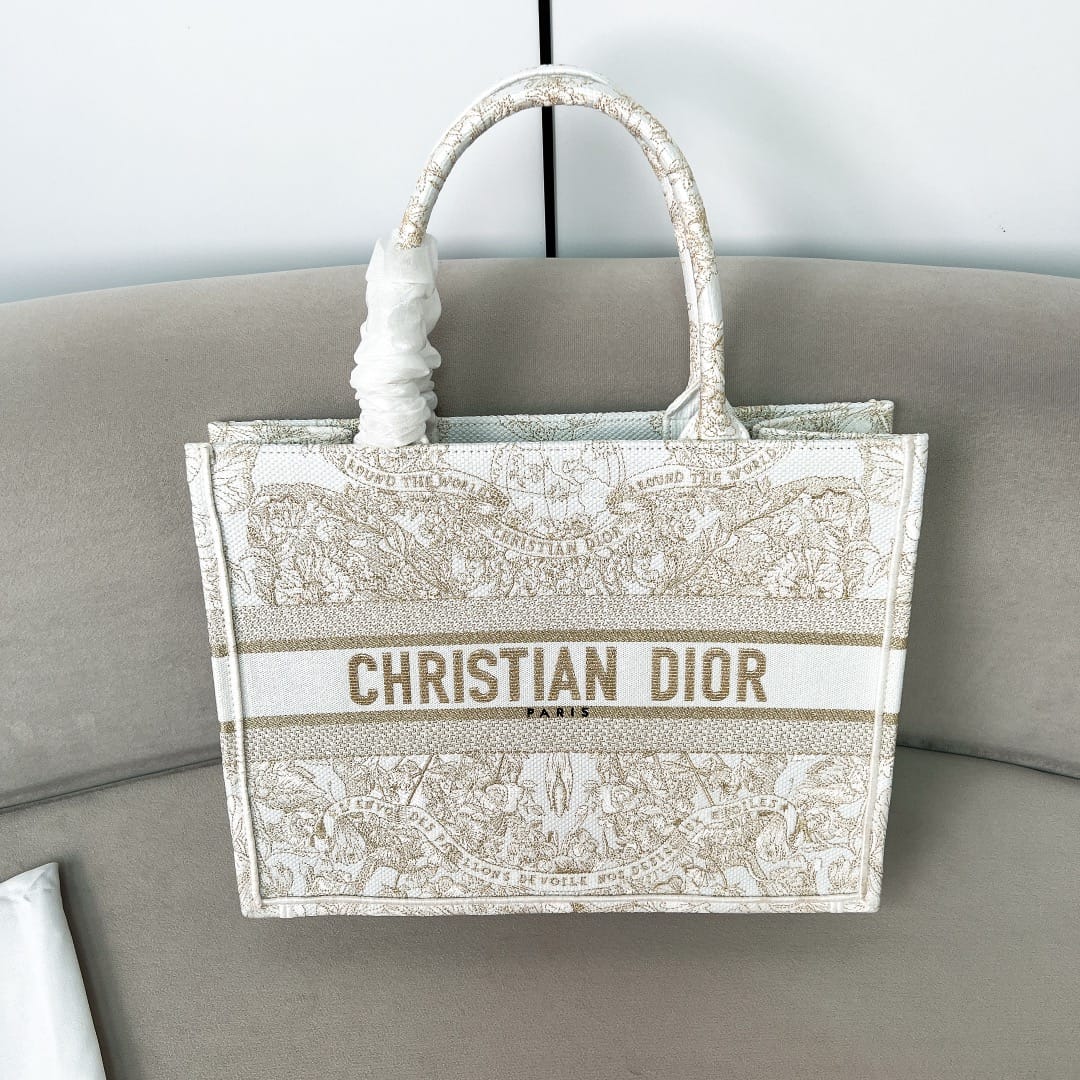 Around the Dior P398766078.22