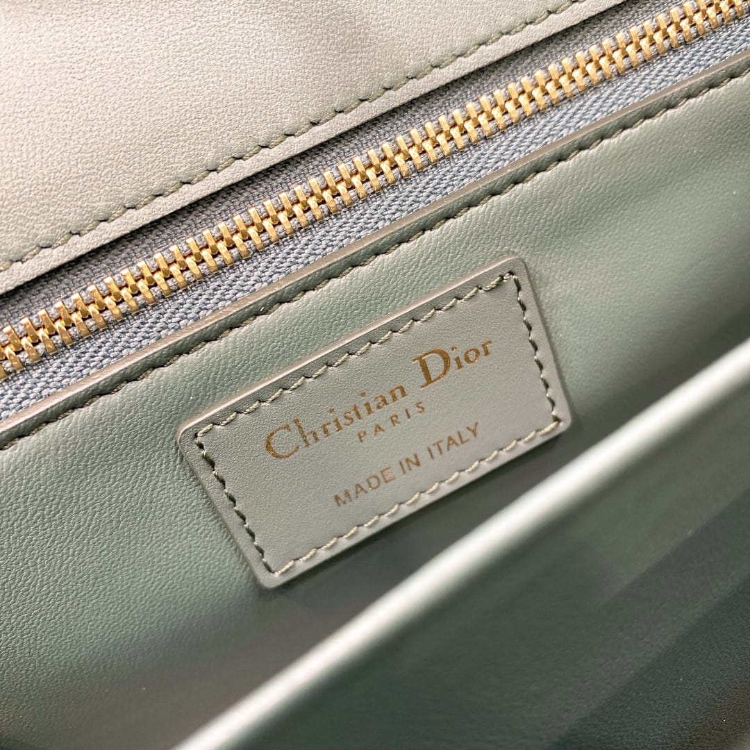 30 Montaigne Dior P73680138