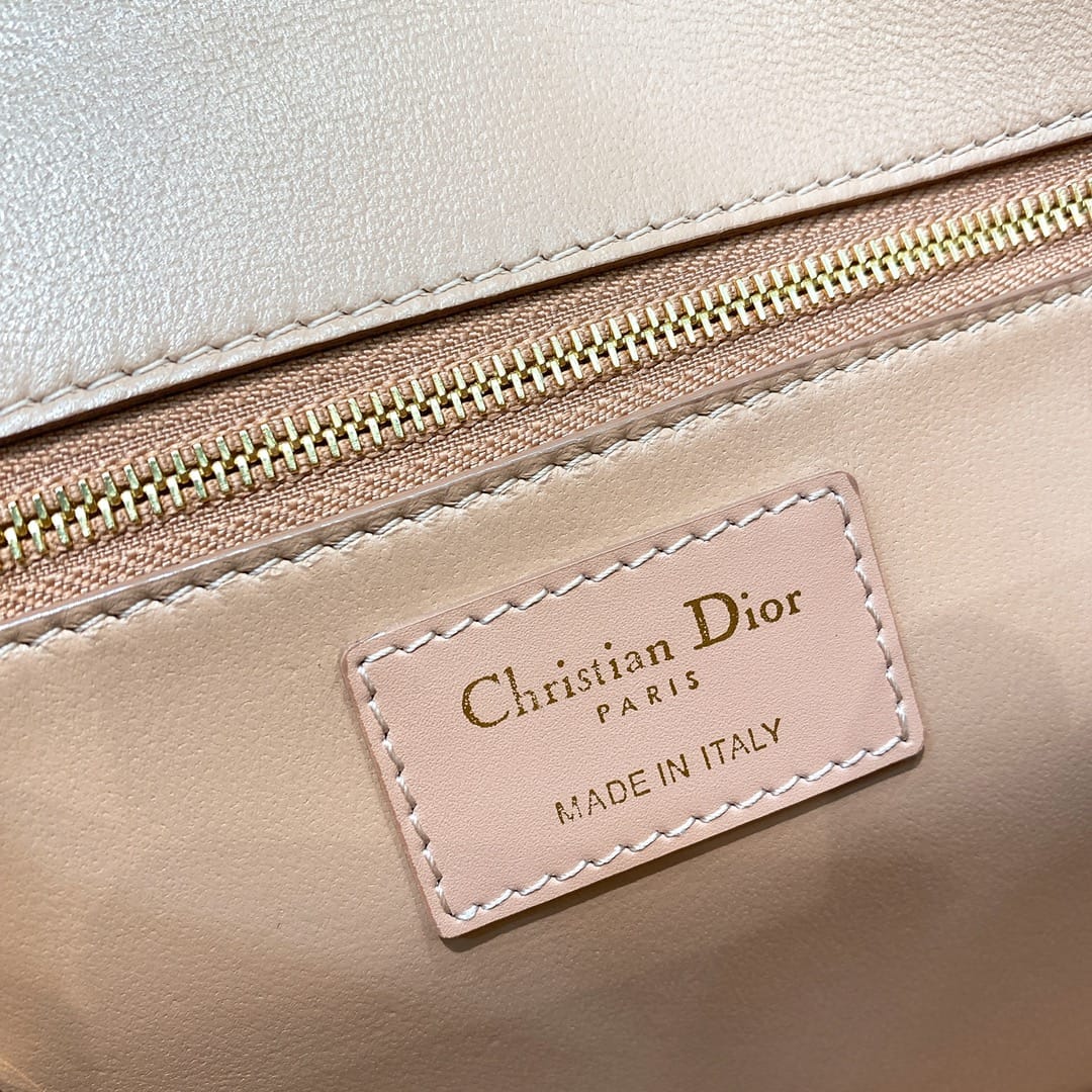 30 Montaigne Dior P73680138.1