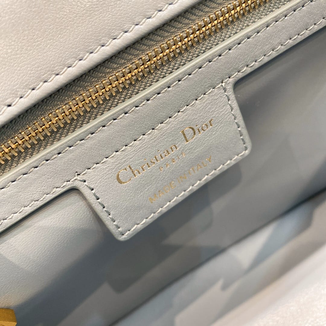 Caro Dior P3987660105.4