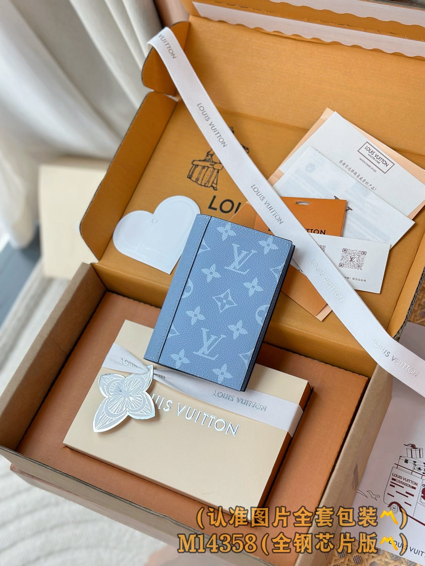 Passport Cover M14358 Louis Vuitton M14358
