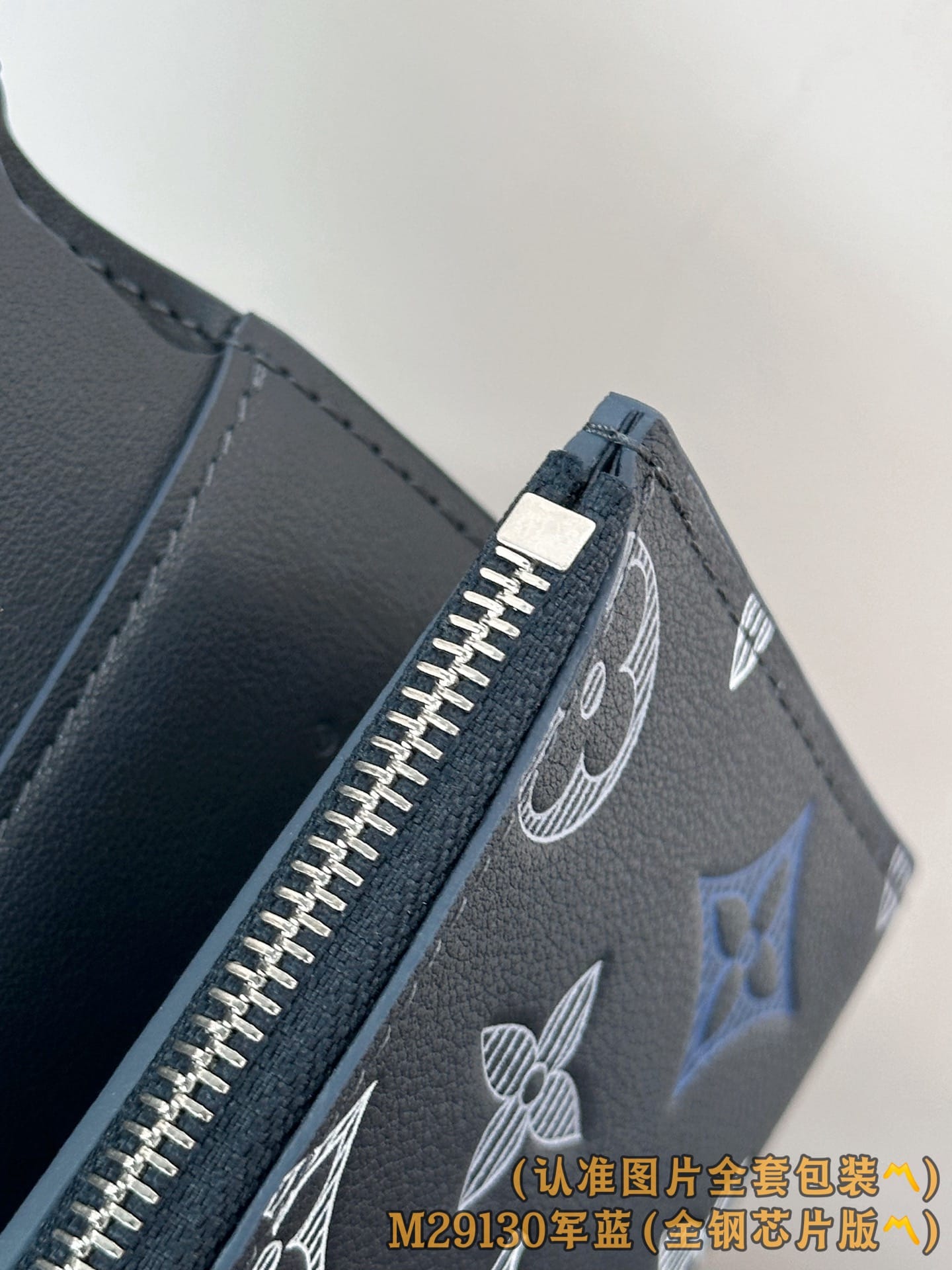 Louis Vuitton M29130 Louis Vuitton M29130