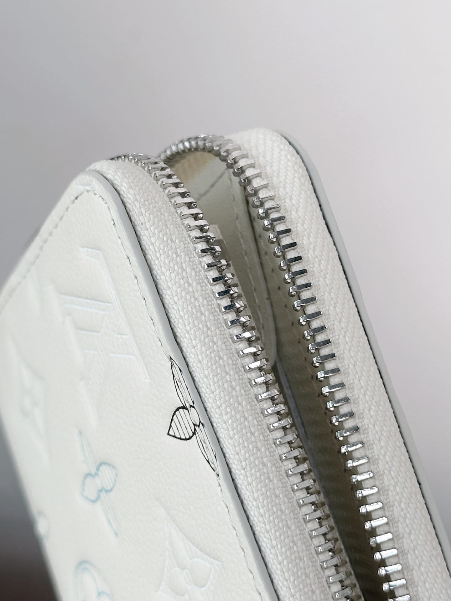Louis Vuitton M29133 Louis Vuitton M29133