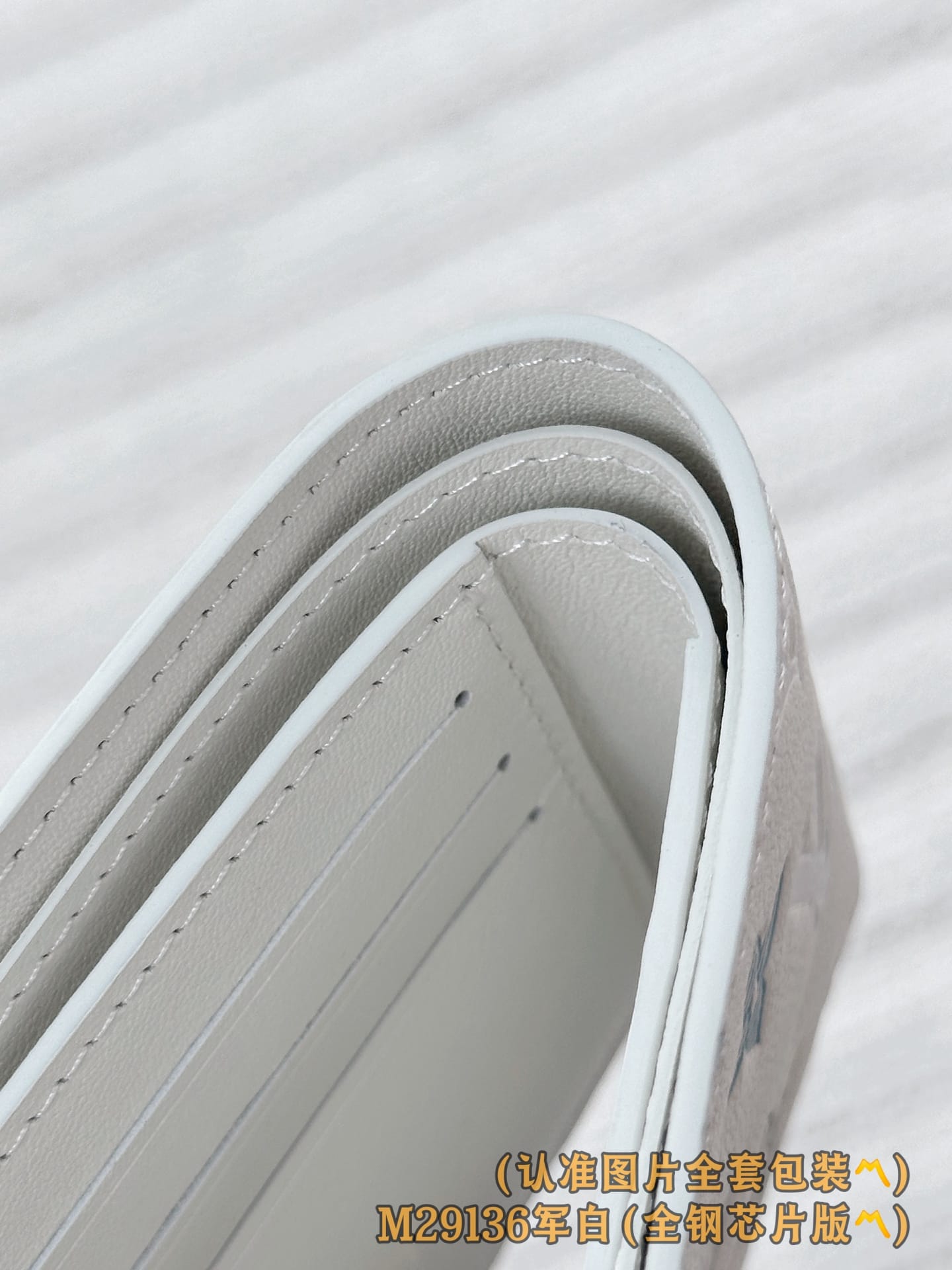 Multiple M29136 Louis Vuitton M29136